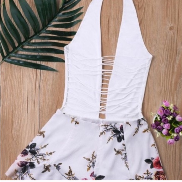 Zaful low cut Floral Romper - Picture 2 of 2